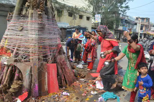 होलिका दहन कर लगाए भक्त प्रह्लाद के जयकारे