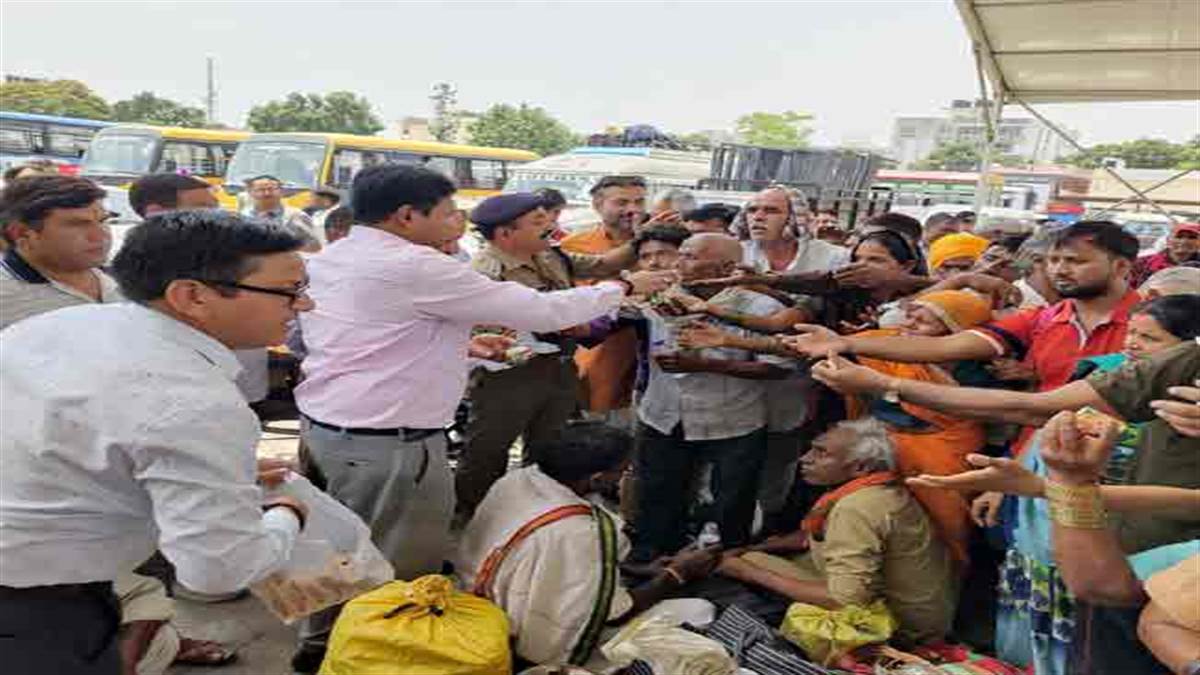 व्यवस्था से बाहर वाहन संचालन और ओवर रेटिंग पर प्रशासन गंभीर, जिलाधिकारी ने लिया यात्रा व्यवस्थाओं का जायजा