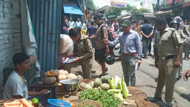 मोती बाजार में चलाया अतिक्रमण हटाओ अभियान