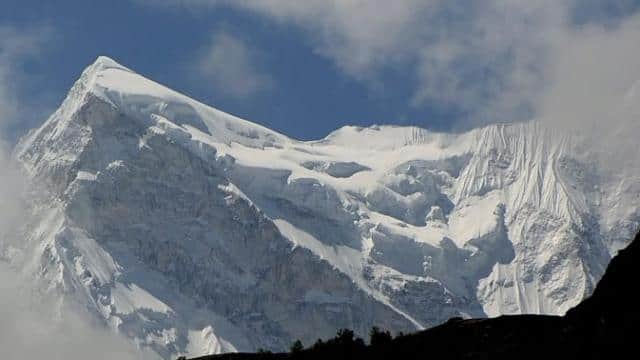 क्यों बना हुआ है हैंगिंग और टापू ग्लेशियरों पर हिमस्खलन का खतरा? जानें यहां