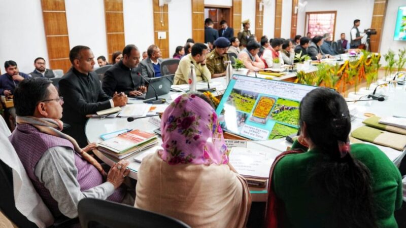 मुख्यमंत्री ने जनप्रतिनिधियों अधिकारियों के साथ सुनी प्रधानमंत्री के मन की बात