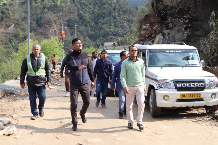 जिलाधिकारी रुद्रप्रयाग ने किया यात्रा मार्ग का स्थलीय निरीक्षण, अधिकारीयों को दिए अहंम निर्देश