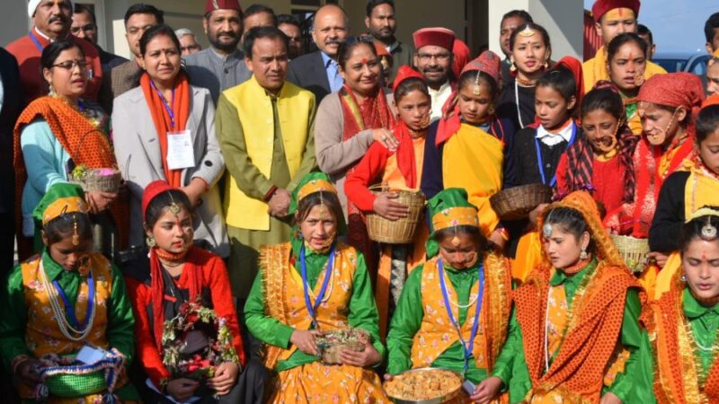 फुलदेई की हुई शुरुआत, विधानसभा अध्यक्ष और मंत्रियों ने बच्चों के साथ मनाया उत्सव