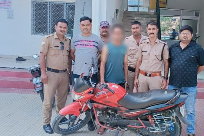 यूपी पुलिस का बर्खास्त दरोगा बाइक चोरी मामले में गिरफ्तार