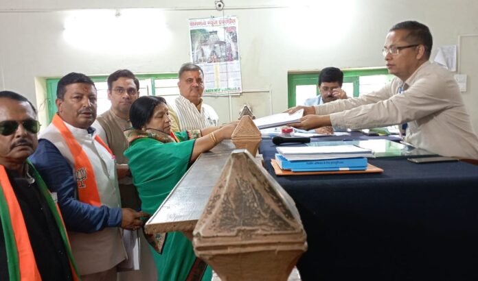 बागेश्वर: भाजपा प्रत्याशी पार्वती दास ने भरा नामांकन पत्र, सीएम धामी ने किया जनसभा को सम्बोधित