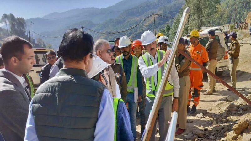 केन्द्रीय राज्य मंत्री पहुंचे उत्तरकाशी, रेस्क्यू ऑपरेशन का किया निरीक्षण