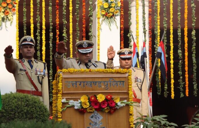 पुलिस महानिदेशक ने मुख्यालय में फहराया तिरंगा