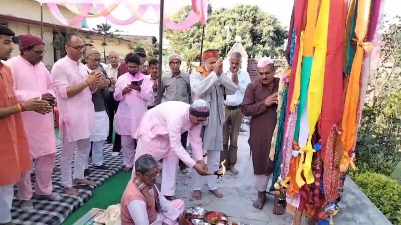 चीर बंधन के साथ कुमाऊ़ं में शुरू हुई खड़ी होली