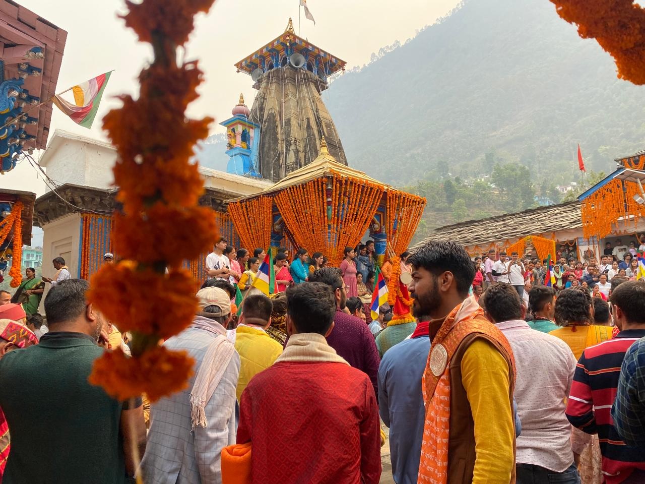 भगवान केदारनाथ की डोली ओंकारेश्वर मंदिर से धाम के लिए रवाना