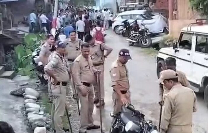 एवीबीपी और एनएसयूआई कार्यकर्ताओं के बीच तीखी झड़प,दोनों ओर से पुलिस को तहरीर