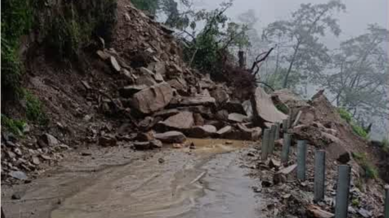 केदारनाथ हाईवे पर लगातार गिर रहा मलबा, भूधंसाव से खाट गांव खतरे की जद में