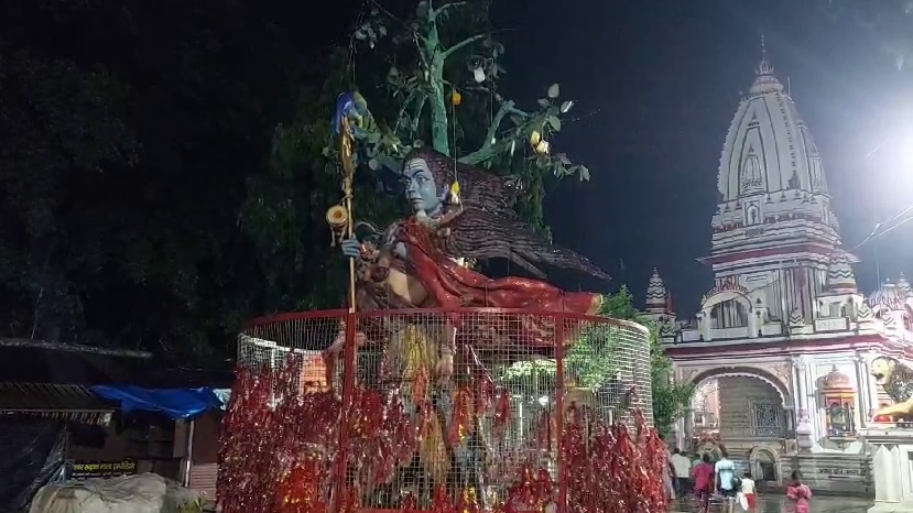 सावन के आखिरी सोमवार को लगा दक्षेश्वर महादेव मंदिर में भक्तों का तांता