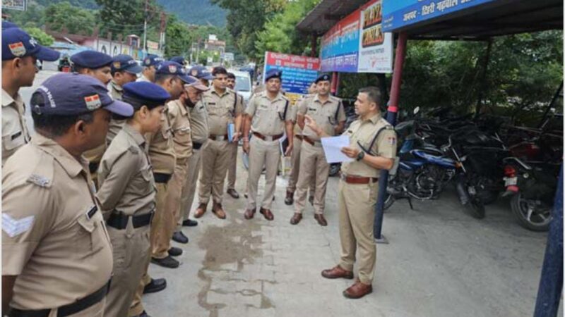 लापरवाही: मकान मालिकों को लापरवाही पड़ी महंगी, पुलिस ने किये लाखों के चालान…