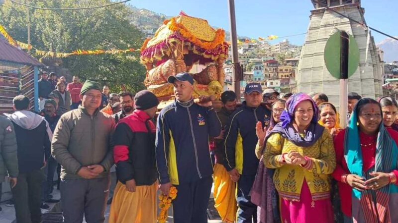 आदि गुरु शंकराचार्य जी की पवित्र गद्दी आज श्री नृसिंह मंदिर ज्योतिर्मठ मंदिर पहुंची…