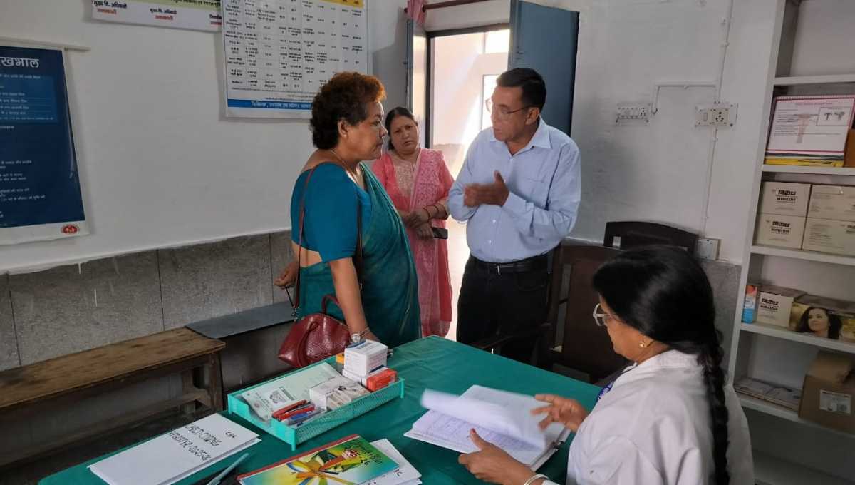 निदेशक, गढ़वाल मण्डल डॉ0 शिखा जंगपांगी ने सामुदायिक स्वास्थ्य केन्द्र मोरी का निरीक्षण किया