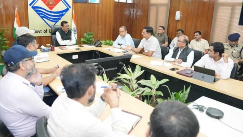 मुख्य सचिव ने धराली आपदा प्रभावितों के लिए राहत एवं पुनर्वास कार्यों की समीक्षा की