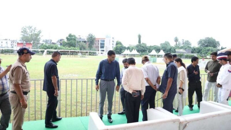 देहरादून परेड ग्राउंड में तैयारियां पूरी, डीएम सविन बंसल ने व्यवस्थाओं का लिया जायजा