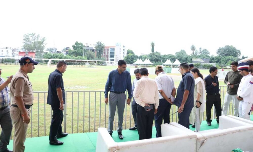 देहरादून परेड ग्राउंड में तैयारियां पूरी, डीएम सविन बंसल ने व्यवस्थाओं का लिया जायजा