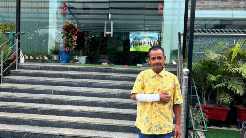 दून अस्पताल से लाइलाज रेफर हुए व्यथित राजू का बर्न स्पेशलिस्ट हेल्पिंग हैंड्स में हुआ था ऑपरेशन