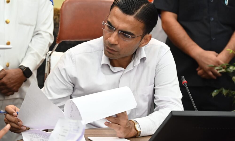 बैंक ऋण बीमा धोखाधड़ी करने वाले बैंको को पर जिला प्रशासन का प्रहार जारी