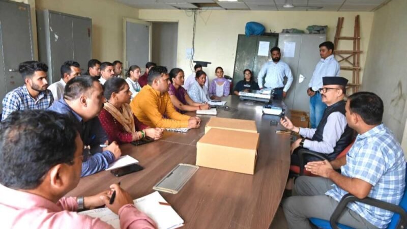 डीएम के निर्देश पर नई सस्ता राशन की दुकानों के विक्रेताओं को दिया प्रशिक्षण