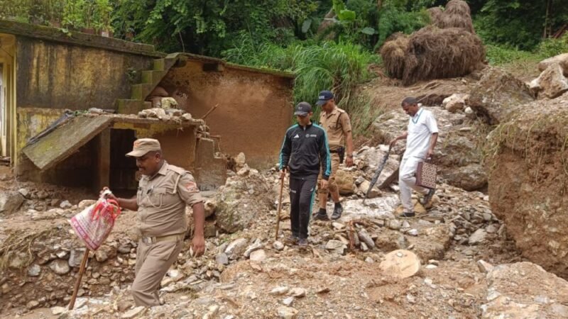 डीएम बागेश्वर पहुंचे पौंसारी एवं बैसानी क्षेत्र का निरीक्षण करने, दिए ये निर्देश…