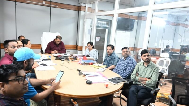 डीएम प्रशांत आर्य ने धराली, हर्षिल स्यानाचट्टी प्रभावित क्षेत्रों में चल रहे राहत कार्यों की जानकारी दी