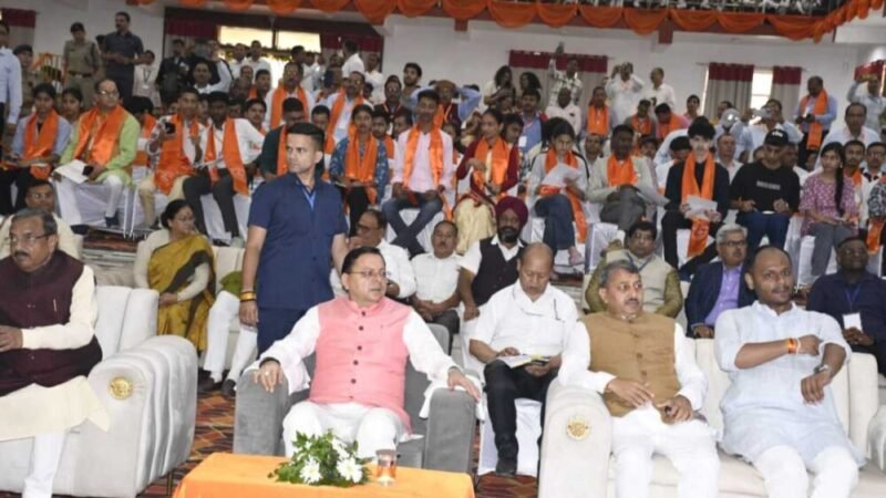 मुख्यमंत्री पुष्कर सिंह धामी ने प्रधानमंत्री नरेंद्र मोदी के मन की बात का 126वां एपिसोड सुना