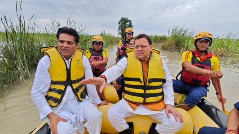 भारी बारिश के बीच ट्रैक्टर से पहुँचे हरिद्वार के लक्सर आपदा प्रभावित क्षेत्रों में पहुंचे सीएम धामी