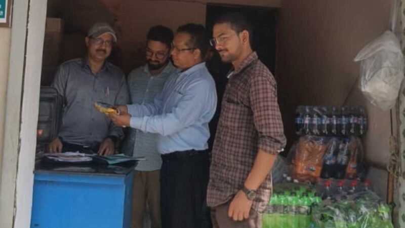 सरकारी सस्ते गल्ले राशन की दुकानों पर जिला प्रशासन की रेड