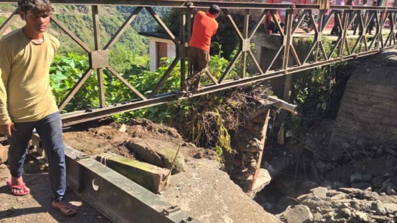 बसुकेदार क्षेत्र में आपदा के बाद राहत: मयाली–गुप्तकाशी मार्ग पर वेलिब्रिज निर्माण कार्य तेज़ी से जारी