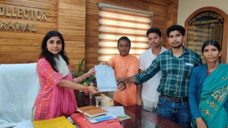 भालू की दहशत से डीएम और एसडीओ वन विभाग से मिला ग्रामीण शिष्टमंडल