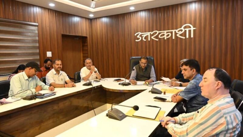 जिलाधिकारी प्रशांत आर्य की अध्यक्षता में हुई जिला गंगा समिति (नमामि गंगे) की बैठक