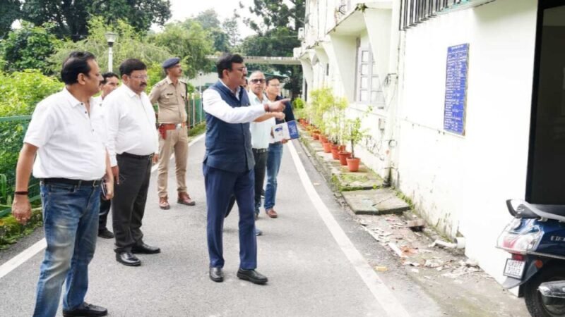 मुख्य सचिव ने किया सचिवालय परिसर की व्यवस्थाओं का निरीक्षण