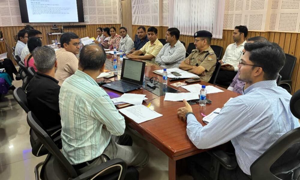 रुद्रप्रयाग : जिलाधिकारी ने बाल विवाह रोकथाम व बेटी बचाओ बेटी पढ़ाओ कार्यक्रमों की समीक्षा की