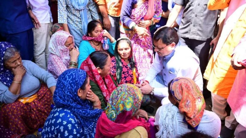 मुख्यमंत्री ने चमोली जिले के आपदा प्रभावित क्षेत्रों का किया निरीक्षण