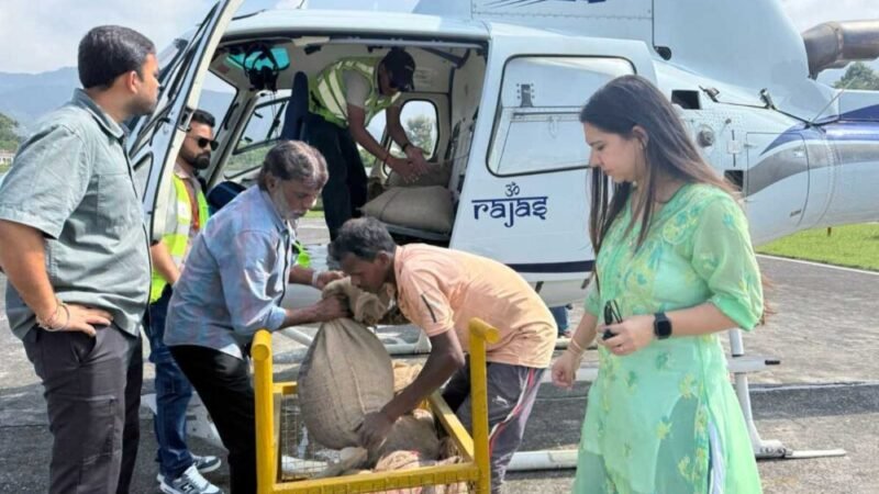 मुख्यमंत्री ने प्रभवितों को हैली से खाद्यान्न पहुंचाने की विशेष अनुमति दी