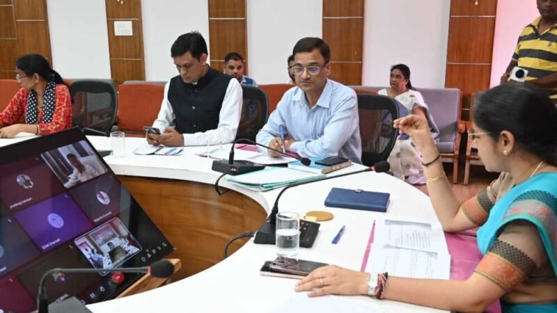 डीएम टिहरी ने भारत निर्वाचन आयोग के निर्देशन में विशेष गहन पुनरीक्षण को लेकर की बैठक