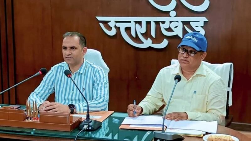 जिलाधिकारी आशीष भटगांई ने कलेक्ट्रेट सभागार में जिला योजना की बैठक की