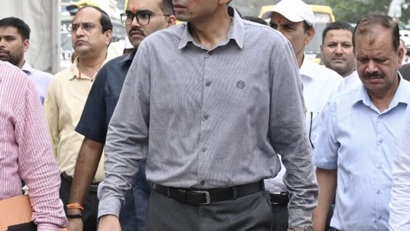 डीएम ने की जनमानस से अपील अधिक से अधिक संख्या में पहुंचकर शिविर का लाभ उठाएं