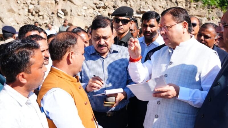 मुख्यमंत्री पुष्कर सिंह धामी ने आपदा प्रभावितों के बीच मनाई दीपावली