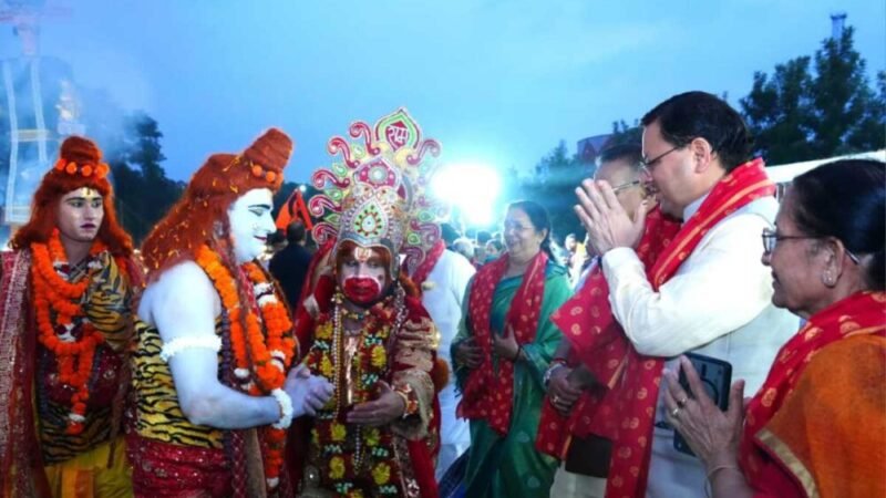 मुख्यमंत्री ने परेड ग्राउंड में रावण दहन कार्यक्रम में किया प्रतिभाग