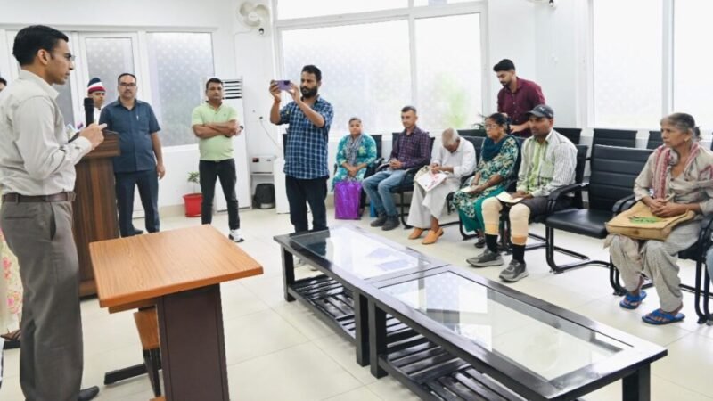 पहल: डीएम सविन बंसल की पहल से असहायों के चेहरे पर लौटी मुस्कान, रायफल फंड से मिली नई जिंदगी… 