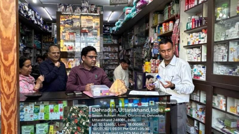 बच्चों के लिए प्रतिबंधित कफ सिरप पर सख्त हुई सरकार, मेडिकल स्टोरों से किया गया जब्त