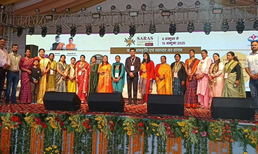 सरस मेले के तीसरे दिन लखपति दीदी कार्यक्रम आयोजित हुआ