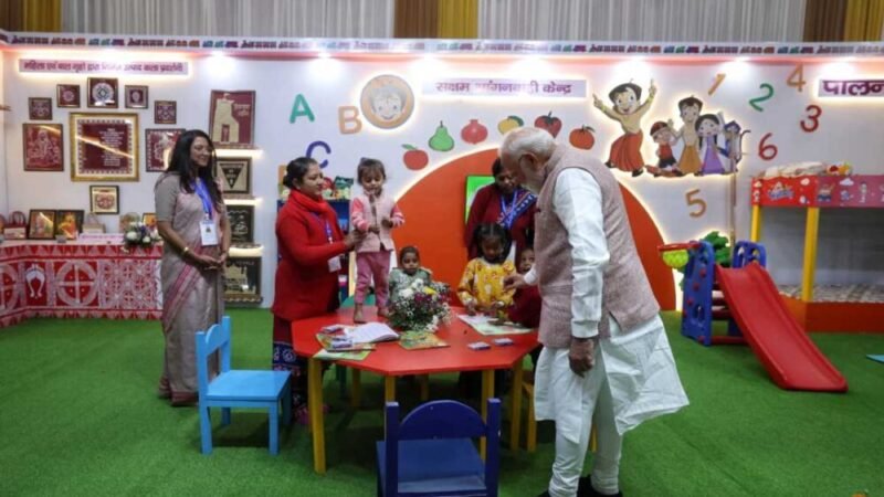 प्रधानमंत्री ने उत्तराखंड की विकास यात्रा से जुड़े युवाओं, उद्यमियों, महिलाओं से किया संवाद