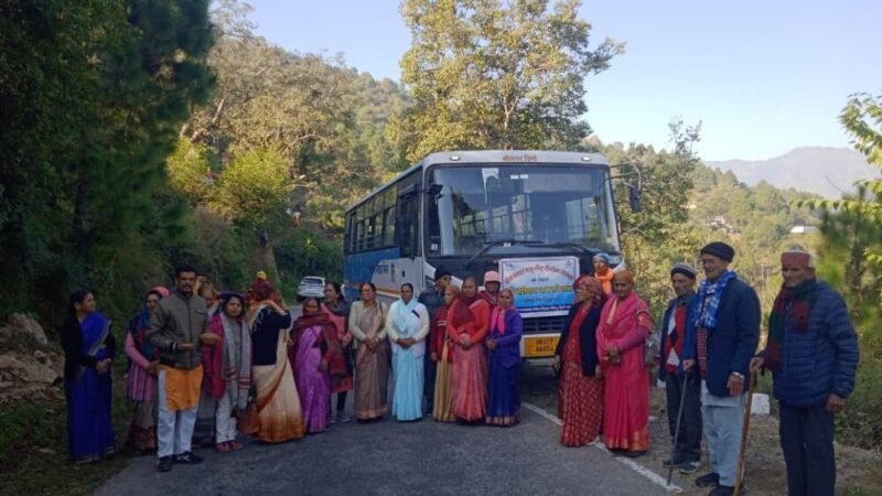मातृ पितृ तीर्थाटन योजना के अंतर्गत 31 वरिष्ठ नागरिकों को भेजा गया श्री बद्रीनाथ धाम की यात्रा पर