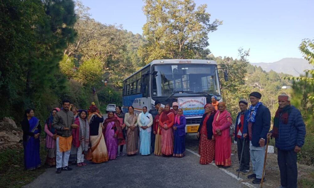 मातृ पितृ तीर्थाटन योजना के अंतर्गत 31 वरिष्ठ नागरिकों को भेजा गया श्री बद्रीनाथ धाम की यात्रा पर