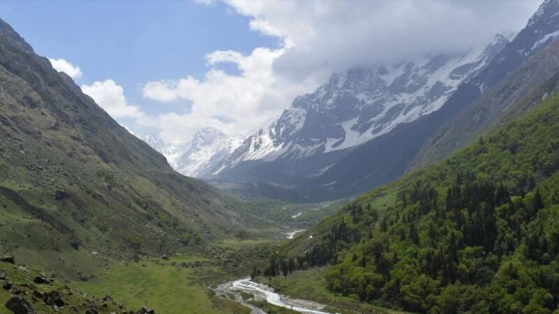 उत्तराखंड के पर्वतीय क्षेत्रों में शीतलहर ने बढ़ाई ठंड, अगले पांच दिन ऐसे रहेगा मौसम