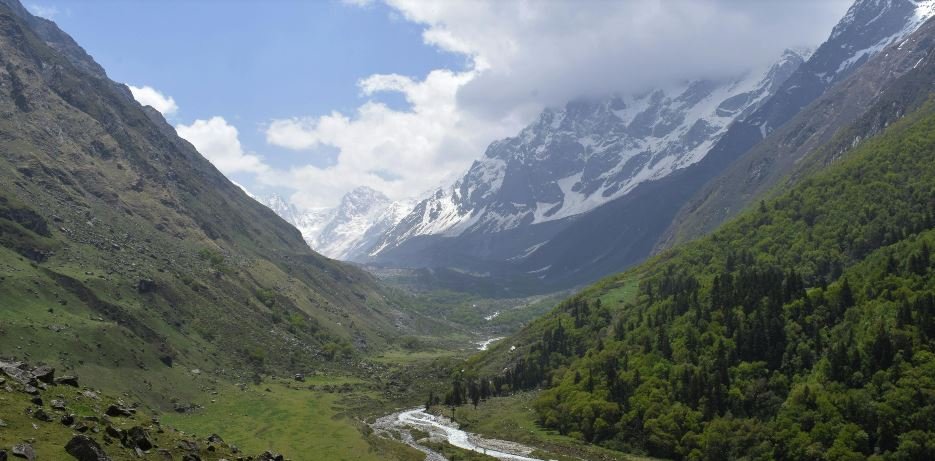 उत्तराखंड के पर्वतीय क्षेत्रों में शीतलहर ने बढ़ाई ठंड, अगले पांच दिन ऐसे रहेगा मौसम